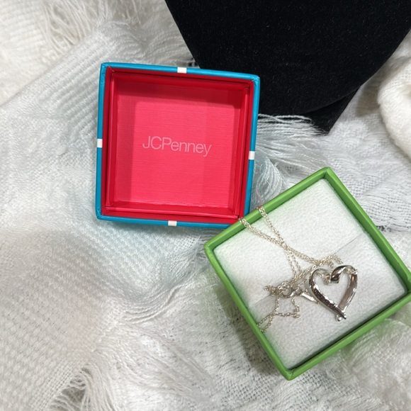 Grandma Engraved Heart Sterling Silver Necklace .925 stamped NWT and gift box - Picture 7 of 9